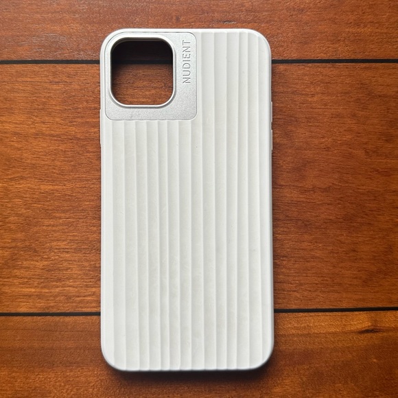 NUDIENT Bold Case in White - Picture 3 of 4